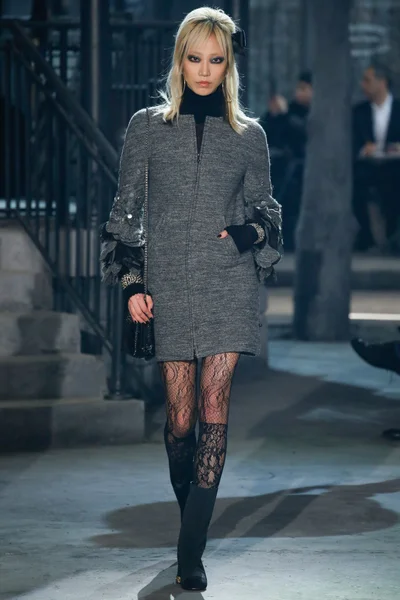 Look 10